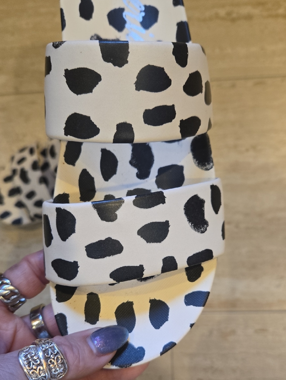 Aerie Stylish Slide Sandals - Picture 3 of 9
